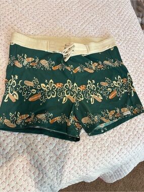 🩳🩳Men’s Sauvage Green Floral Board Shorts with Cream Waistband 🏊🏊